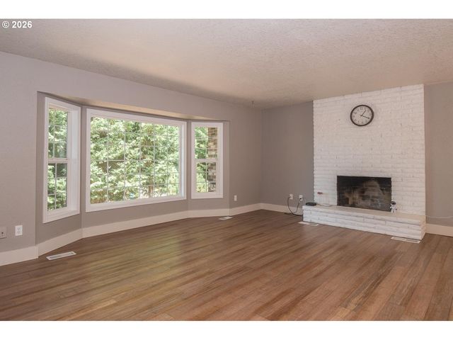 15652 HENRICI Rd, Oregon City, OR 97045