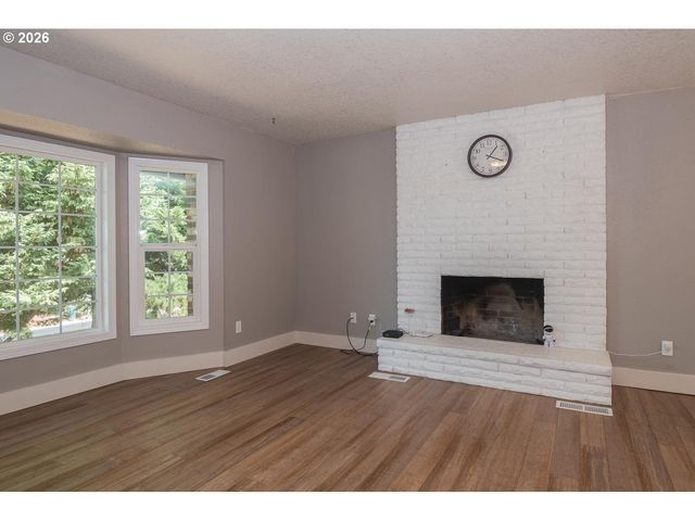 15652 HENRICI Rd, Oregon City, OR 97045