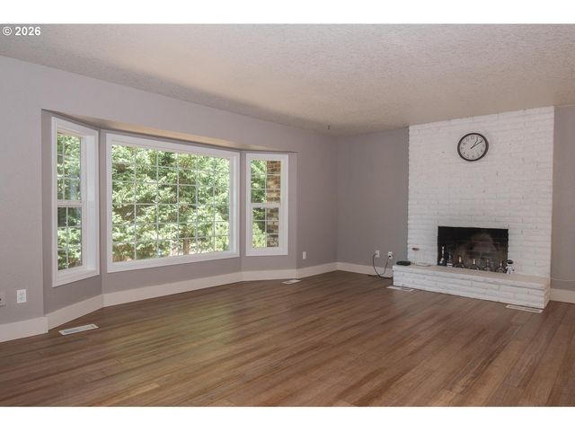 15652 HENRICI Rd, Oregon City, OR 97045