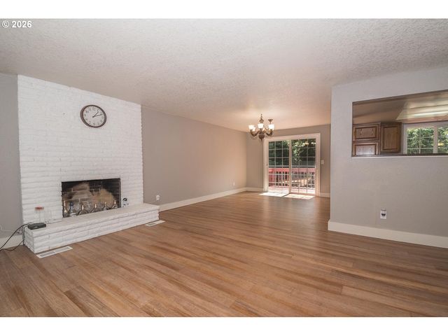 15652 HENRICI Rd, Oregon City, OR 97045