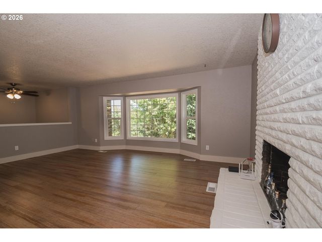 15652 HENRICI Rd, Oregon City, OR 97045