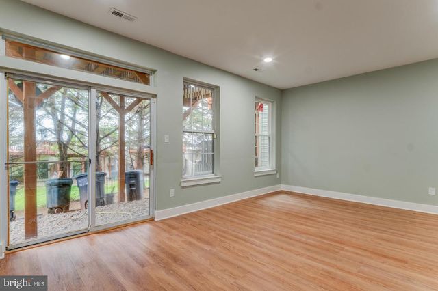 2614 TARLETON CORNER DR, Herndon, VA 20171