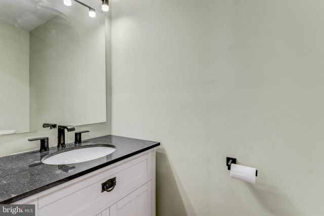 2614 TARLETON CORNER DR, Herndon, VA 20171