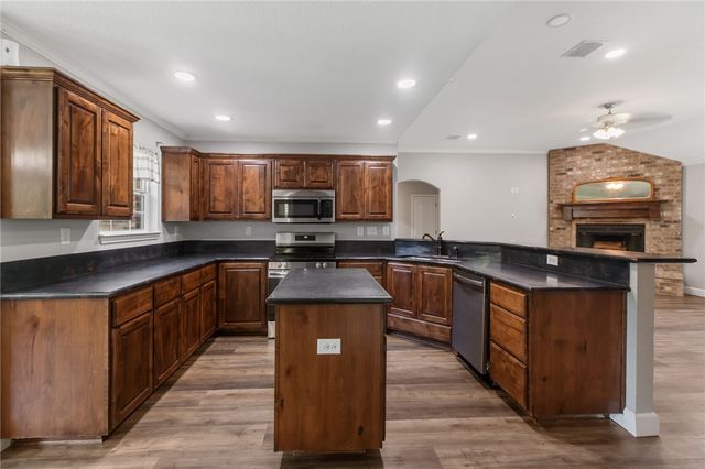 150 Country Place, Hilltop Lakes, TX 77871
