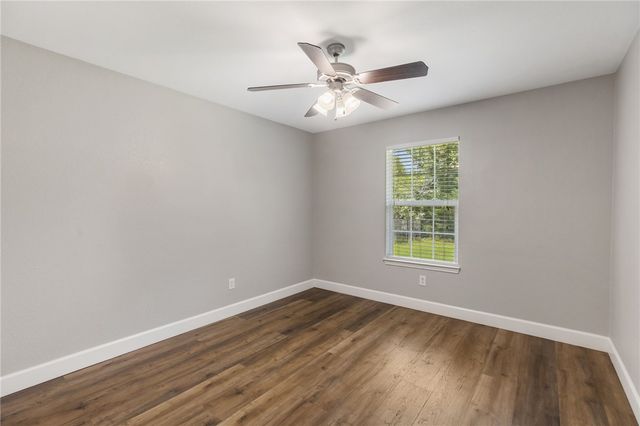 150 Country Place, Hilltop Lakes, TX 77871