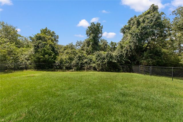 150 Country Place, Hilltop Lakes, TX 77871
