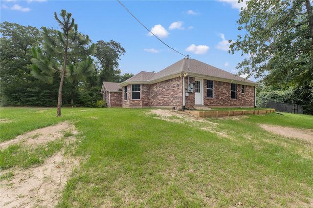 150 Country Place, Hilltop Lakes, TX 77871