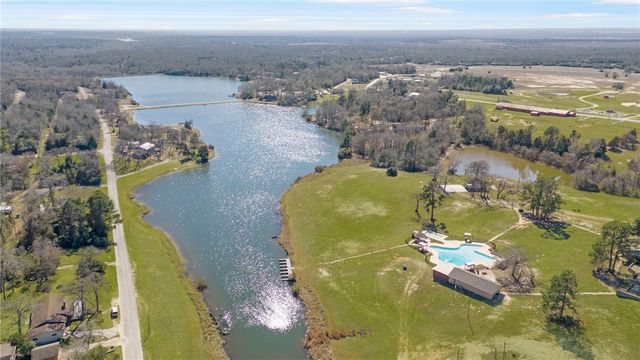 150 Country Place, Hilltop Lakes, TX 77871