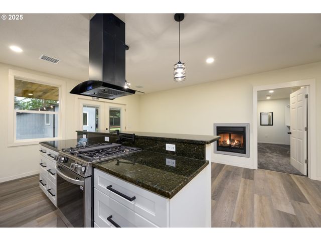 283 UPPER TERRACE Ln, Glide, OR 97443