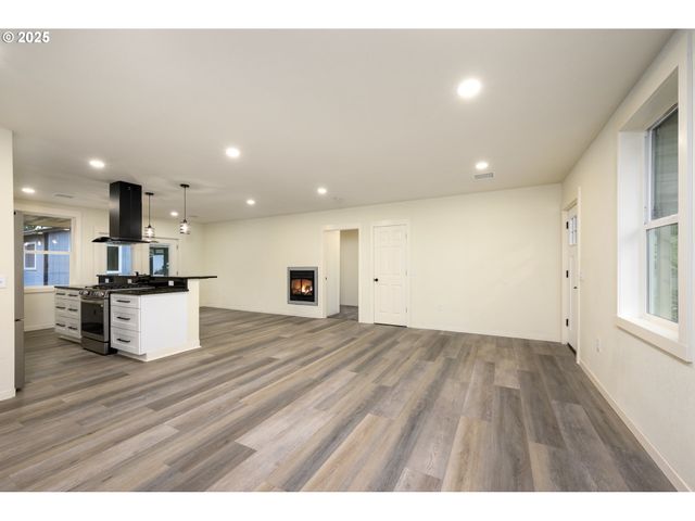 283 UPPER TERRACE Ln, Glide, OR 97443