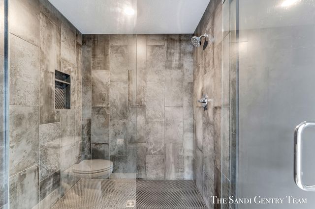 16575 Spring Tree Drive, Spring Lake Twp, MI 49456