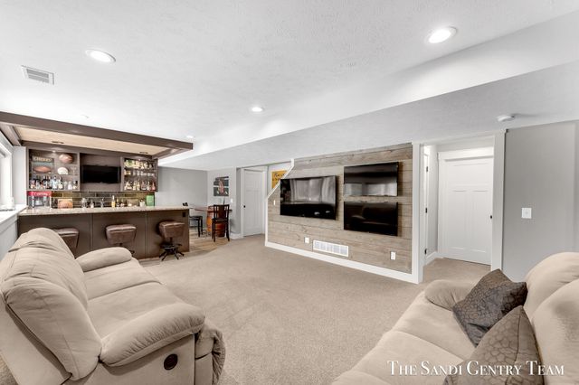 16575 Spring Tree Drive, Spring Lake Twp, MI 49456