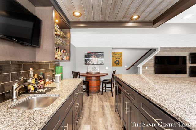 16575 Spring Tree Drive, Spring Lake Twp, MI 49456