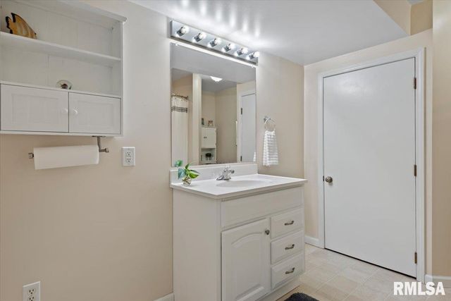 2806 Haggard Drive, Springfield, IL 62711