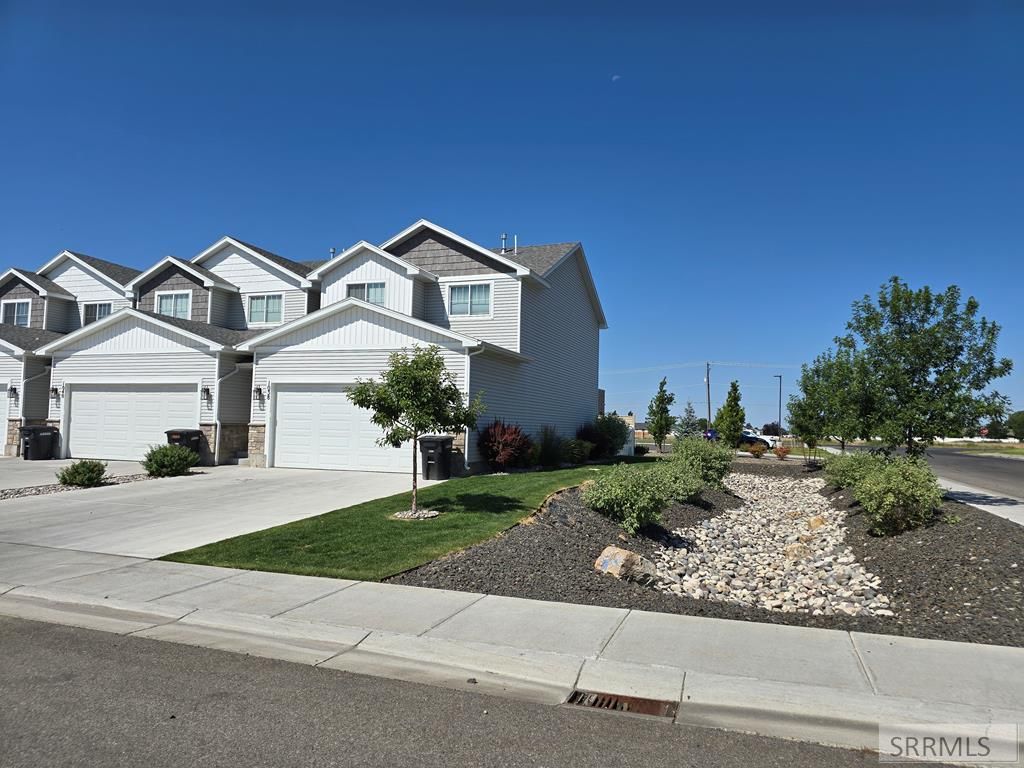 1038 Villa Vista Ln, Ammon, ID 83406