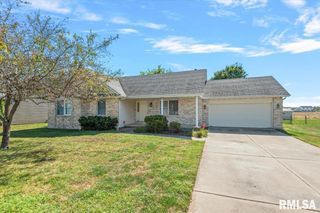 1052 OAKBROOK Avenue, Chatham, IL 62629