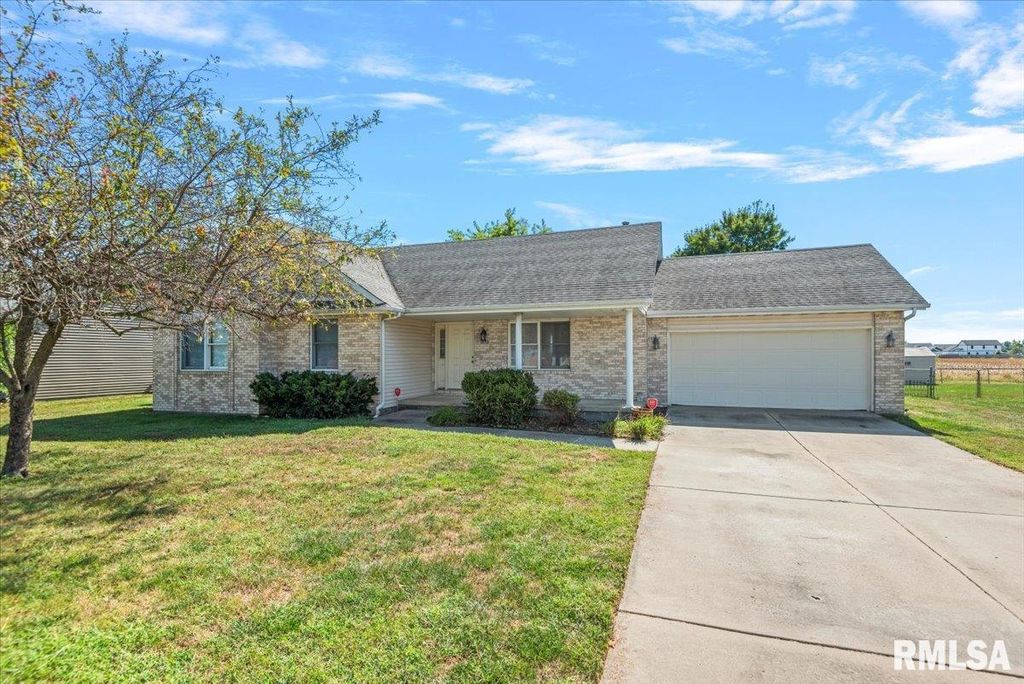 1052 OAKBROOK Avenue, Chatham, IL 62629