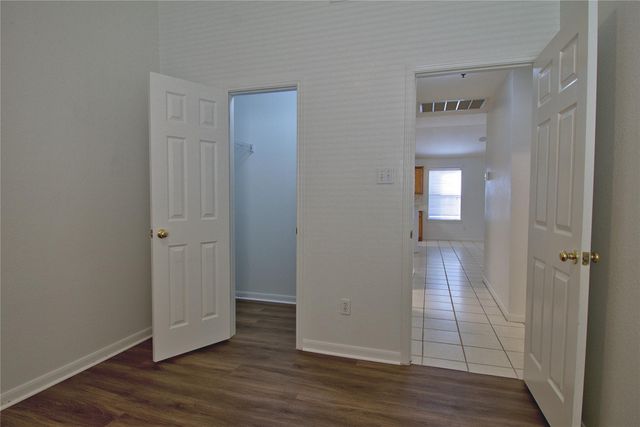 120 Greenside LN, Georgetown, TX 78633