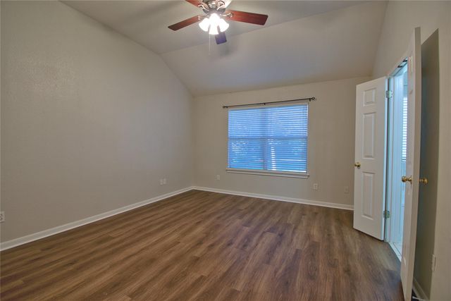 120 Greenside LN, Georgetown, TX 78633