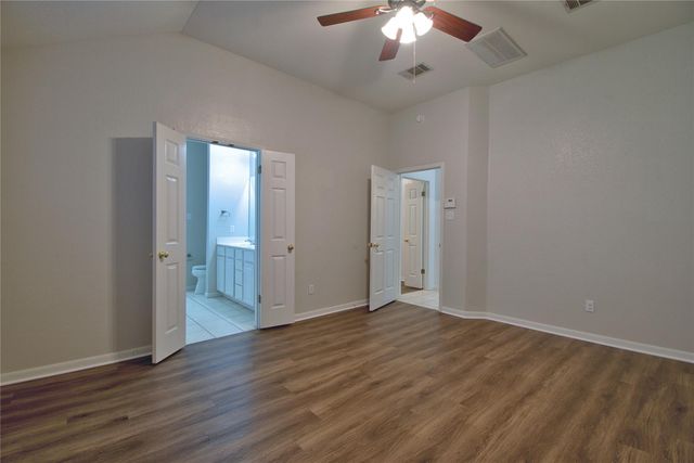 120 Greenside LN, Georgetown, TX 78633