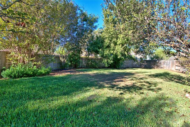 120 Greenside LN, Georgetown, TX 78633