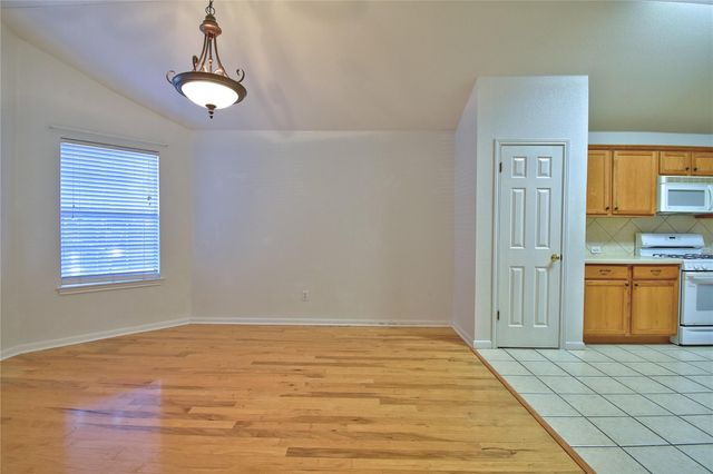 120 Greenside LN, Georgetown, TX 78633