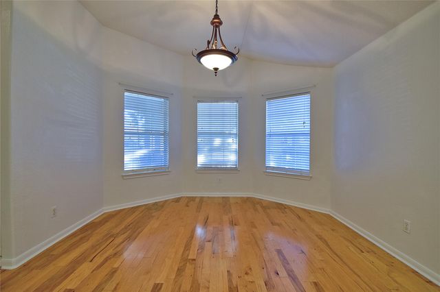 120 Greenside LN, Georgetown, TX 78633