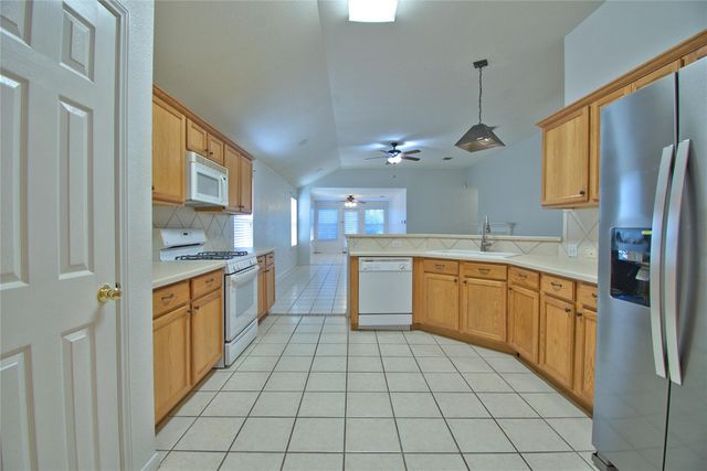 120 Greenside LN, Georgetown, TX 78633