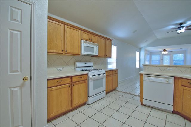 120 Greenside LN, Georgetown, TX 78633