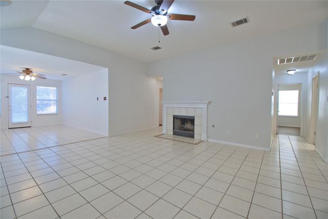 120 Greenside LN, Georgetown, TX 78633