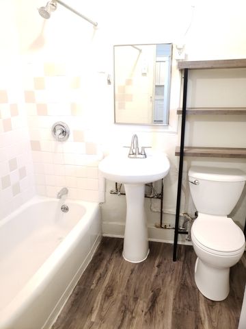 3510 N Broadway Street 1, Chicago, IL 60657