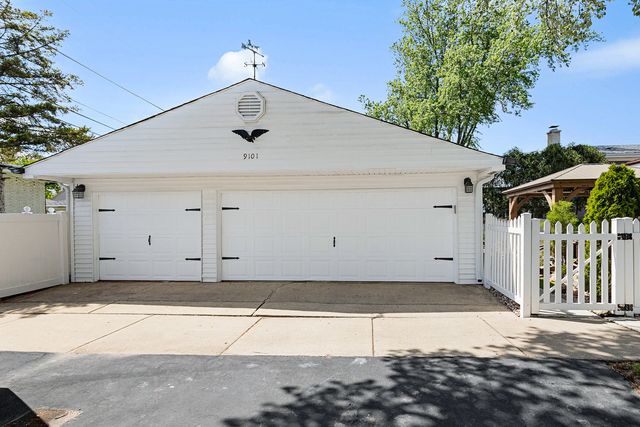 9101 27th Street, Brookfield, IL 60513