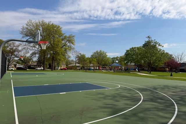 9101 27th Street, Brookfield, IL 60513