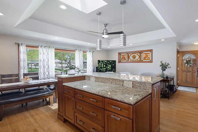 9101 27th Street, Brookfield, IL 60513