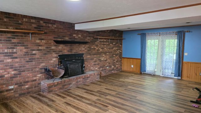 38 Ray Road, Huntington, WV 25704