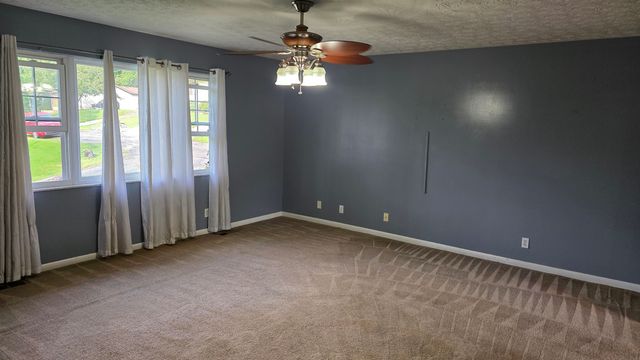 38 Ray Road, Huntington, WV 25704