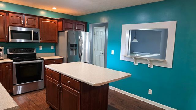 38 Ray Road, Huntington, WV 25704