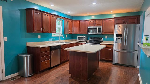 38 Ray Road, Huntington, WV 25704