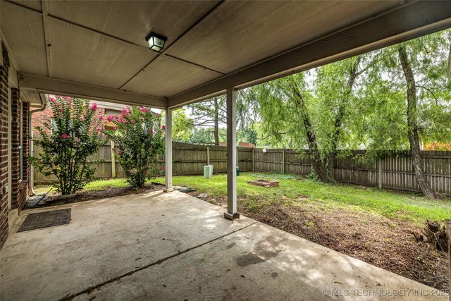 12002 S Vine Street, Jenks, OK 74037