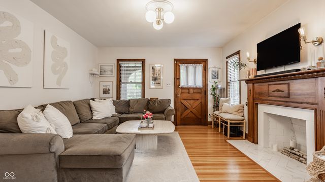 6085 E 10th Street, Indianapolis, IN 46219