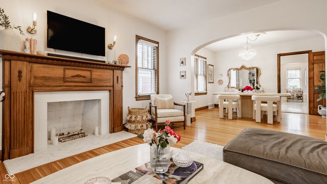 6085 E 10th Street, Indianapolis, IN 46219