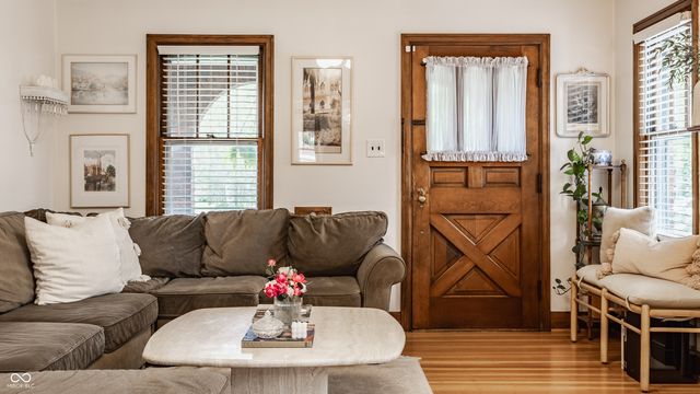 6085 E 10th Street, Indianapolis, IN 46219