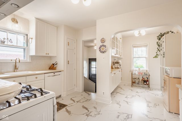 6085 E 10th Street, Indianapolis, IN 46219