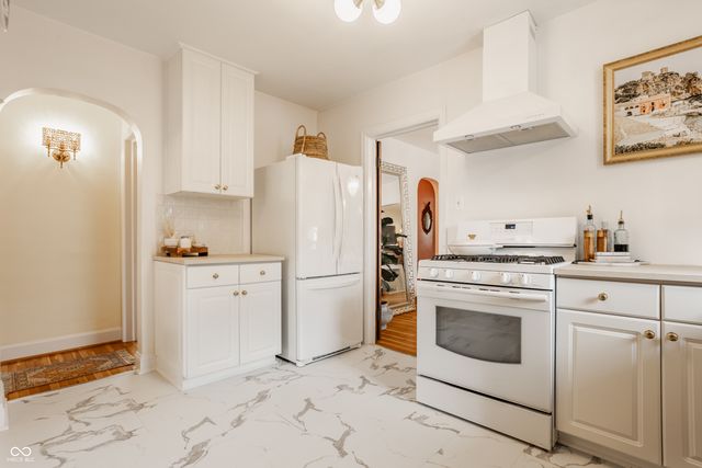 6085 E 10th Street, Indianapolis, IN 46219