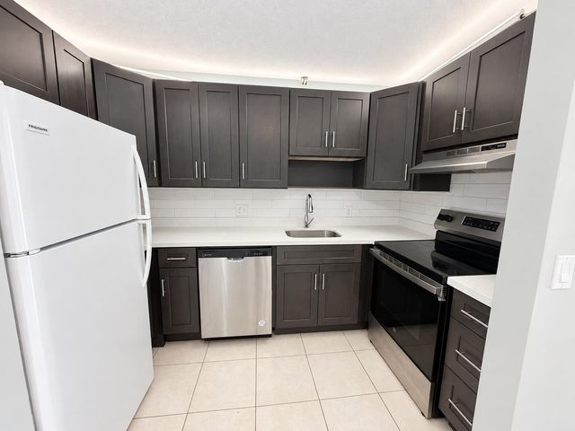 3253 NW 104th Avenue, Coral Springs, FL 33065