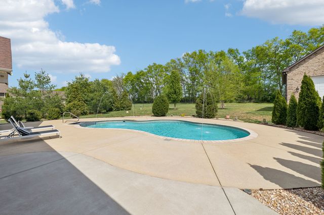 1067 Caballo Trl, Gallatin, TN 37066