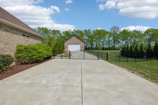 1067 Caballo Trl, Gallatin, TN 37066