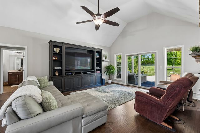 1067 Caballo Trl, Gallatin, TN 37066