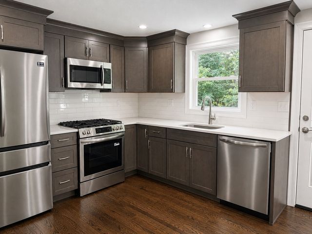 23 Ledgewood Drive, Canton, MA 02021