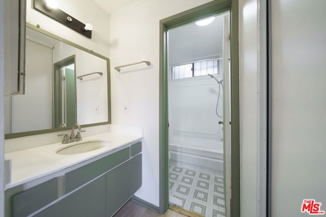 210 S La Fayette Park Place 102, Los Angeles, CA 90057